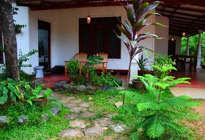 بنسيون Sigiriya Lahiru Homestay
