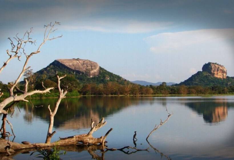 بنسيون Sigiriya Lahiru Homestay
