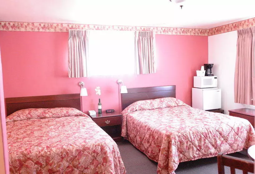 בית מלון כפרי Golden Bear Inn