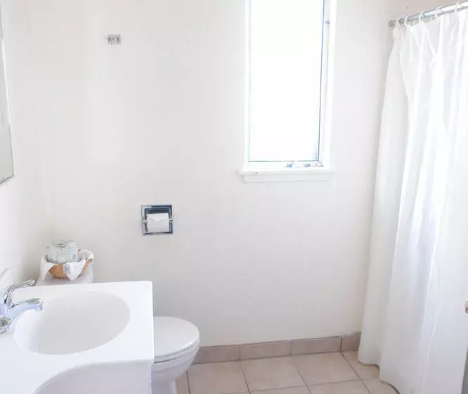 בית מלון כפרי Golden Bear Inn