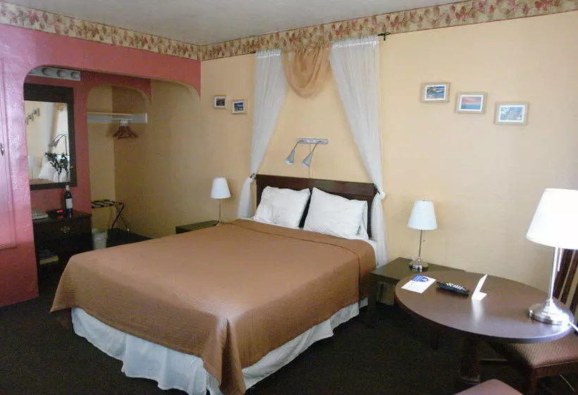 בית מלון כפרי Golden Bear Inn