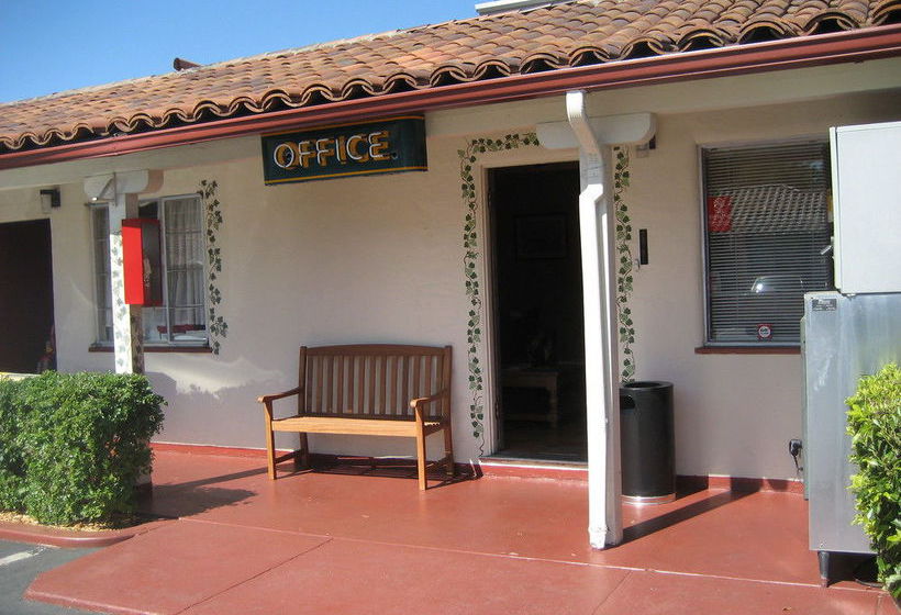 Hotel Golden Bear Inn