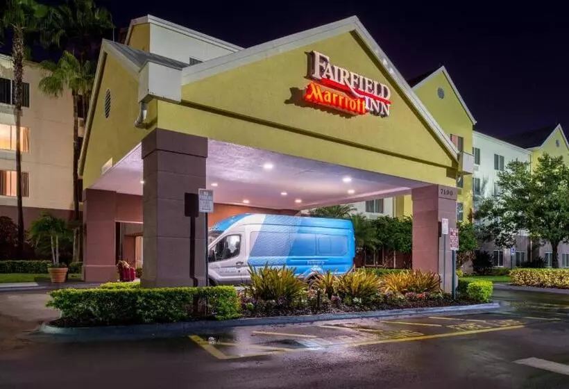 ホテル Fairfield Inn Orlando Airport