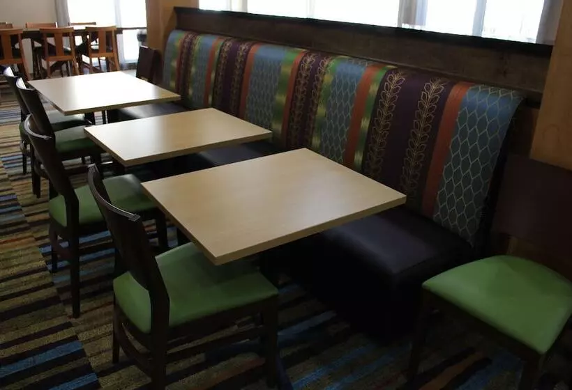 Отель Fairfield Inn & Suites Kansas City Liberty