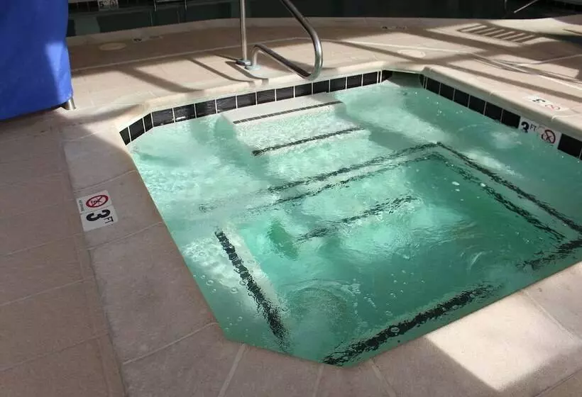 Отель Fairfield Inn & Suites Kansas City Liberty