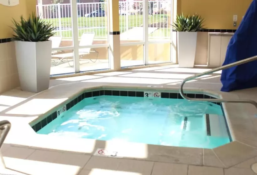 Отель Fairfield Inn & Suites Kansas City Liberty