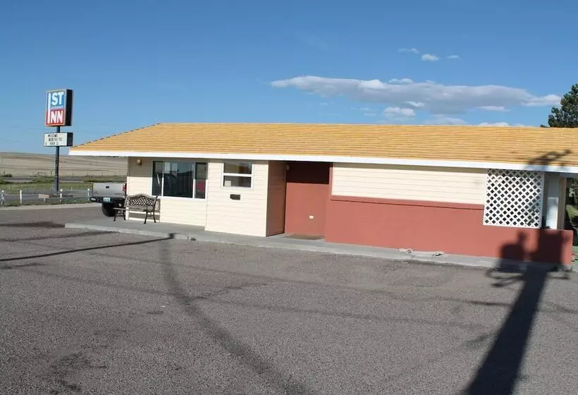 酒店 First Interstate Inn