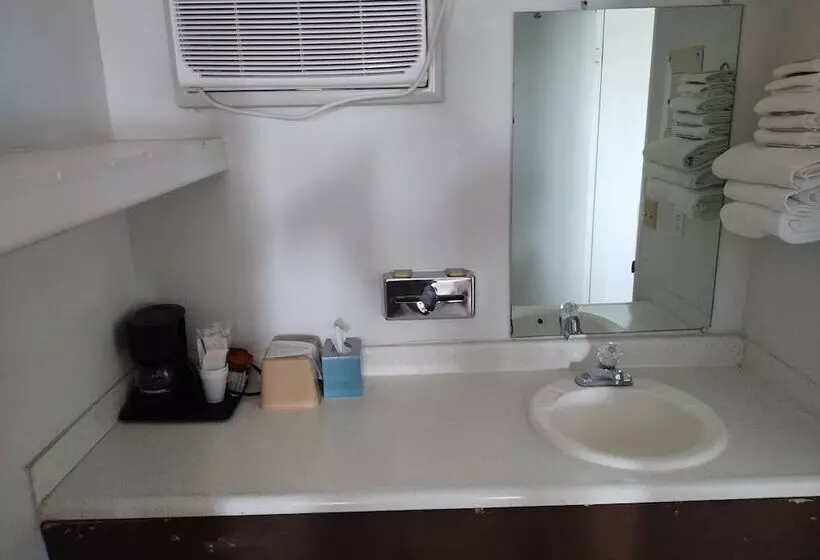 酒店 First Interstate Inn