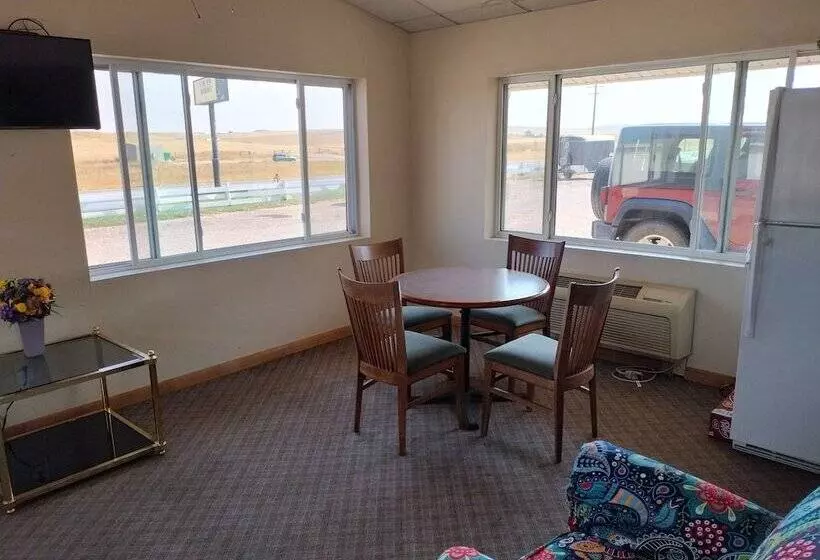 酒店 First Interstate Inn