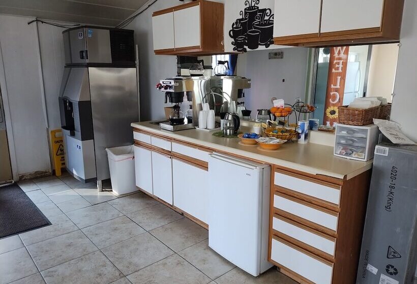 Отель First Interstate Inn