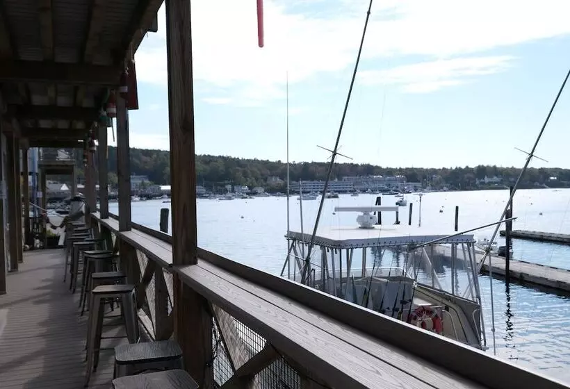 Отель Fisherman's Wharf Inn