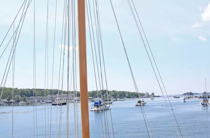 Отель Fisherman's Wharf Inn