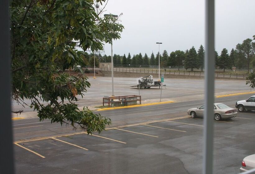 هتل Gladstone Inn And Suites