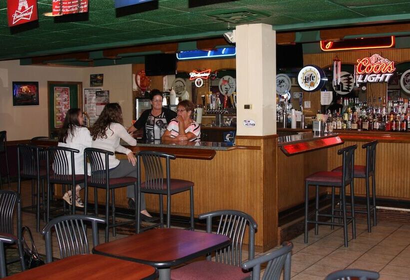 هتل Gladstone Inn And Suites