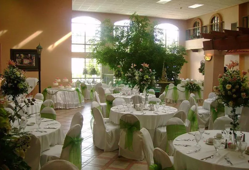 호텔 Holiday Inn Brownsville