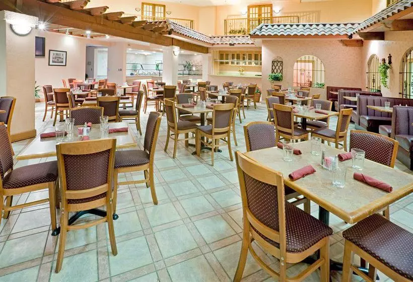 호텔 Holiday Inn Brownsville