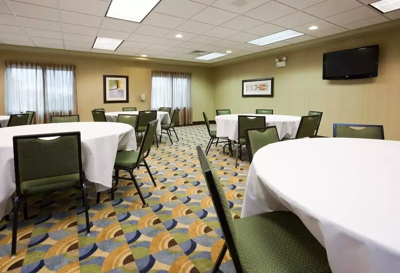 ホテル Holiday Inn Express & Suites Madison Verona, An Ihg
