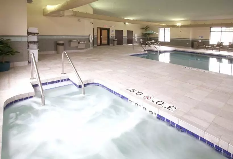 ホテル Holiday Inn Express & Suites Madison Verona, An Ihg