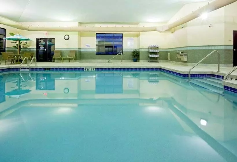 ホテル Holiday Inn Express & Suites Madison Verona, An Ihg