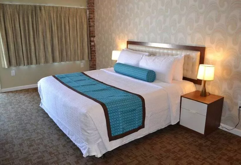 Hotel The Freeport Inn And Marina