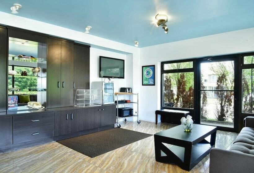 Hotel The Freeport Inn And Marina