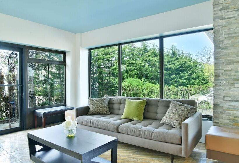 Hotel The Freeport Inn And Marina