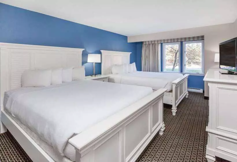 Отель Travelodge By Wyndham Traverse City Mi