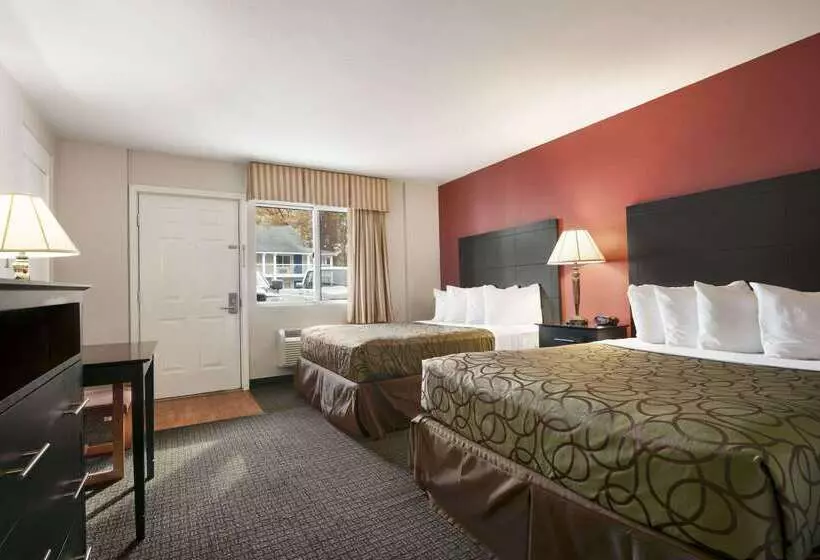 Отель Travelodge By Wyndham Traverse City Mi