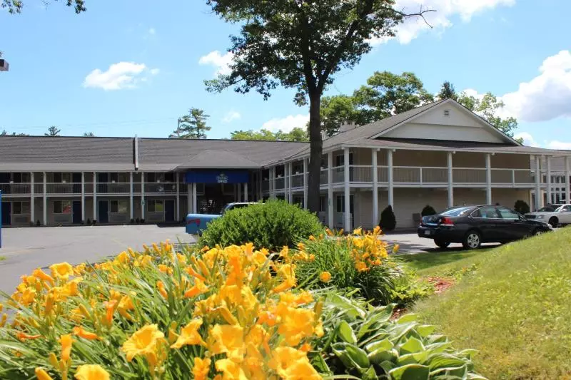 Отель Travelodge By Wyndham Traverse City Mi