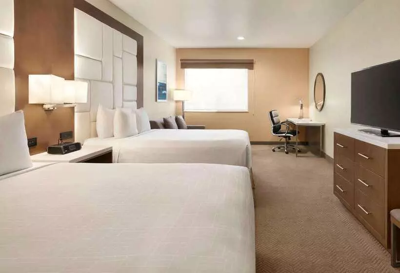 هتل Wyndham Anaheim