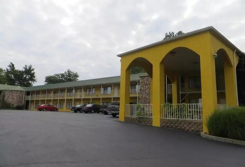 Motel Golden Manor Inn & Suites