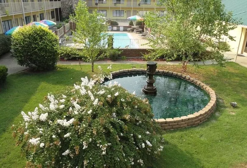 Motel Golden Manor Inn & Suites