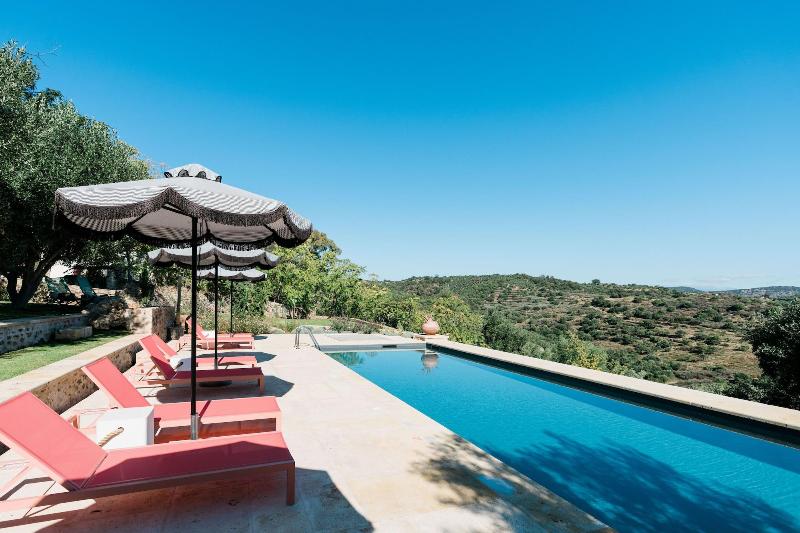 בית מלון כפרי Alistos