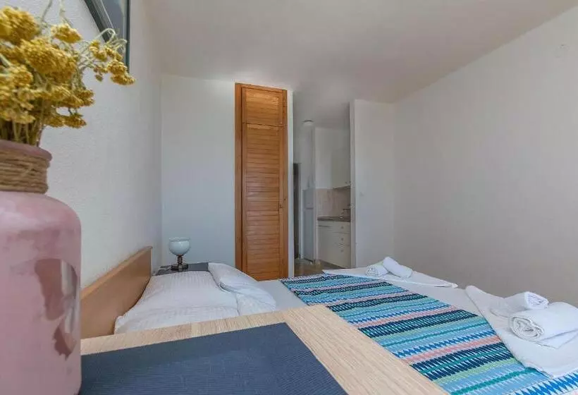 Apartments Maras