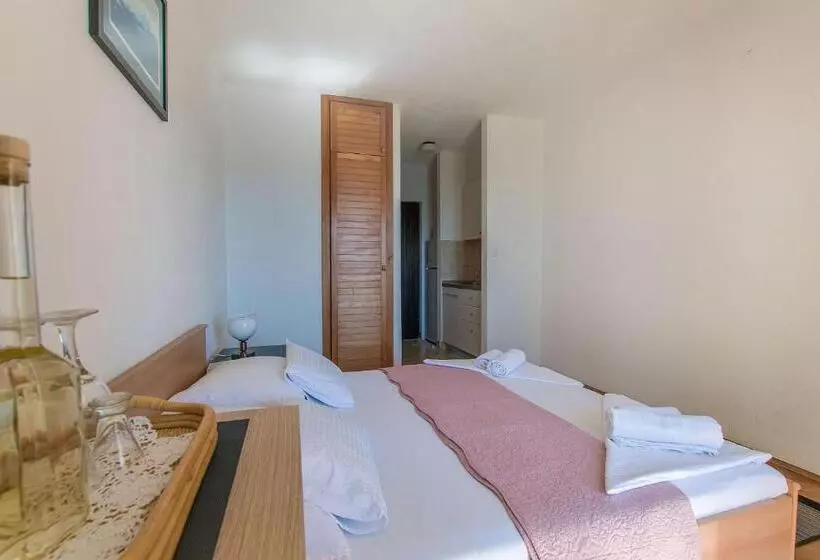 Apartments Maras