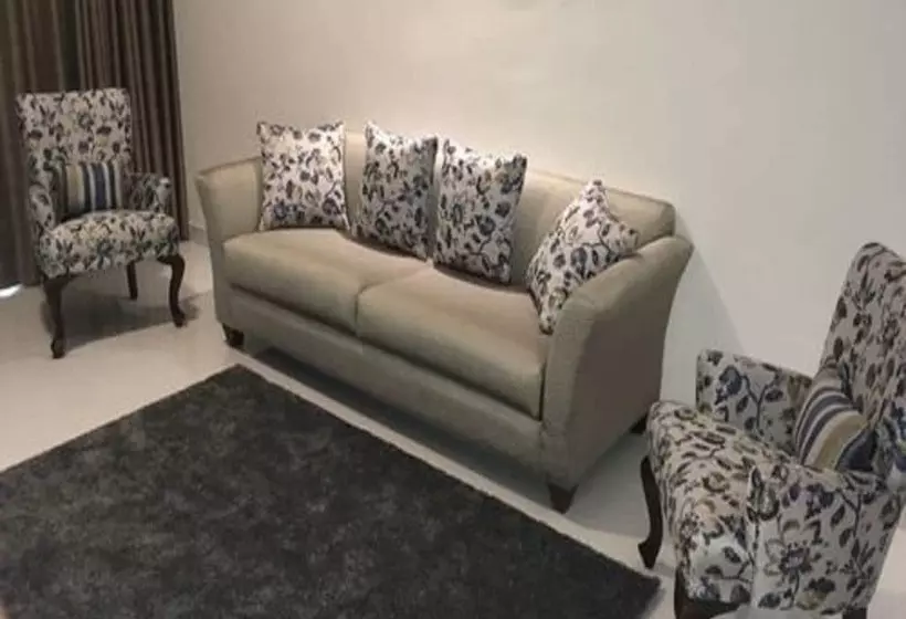 پانسیون The Roxbury