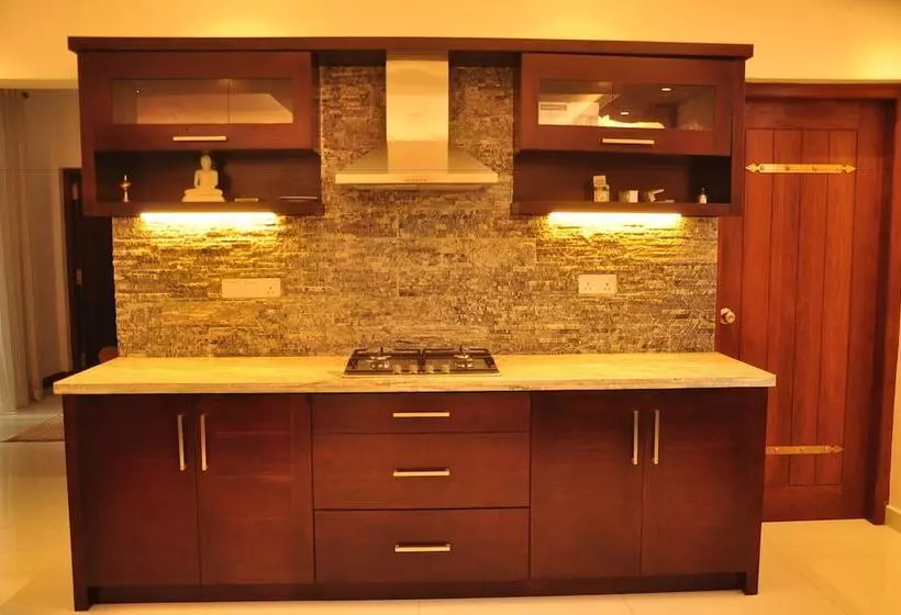 پانسیون The Roxbury