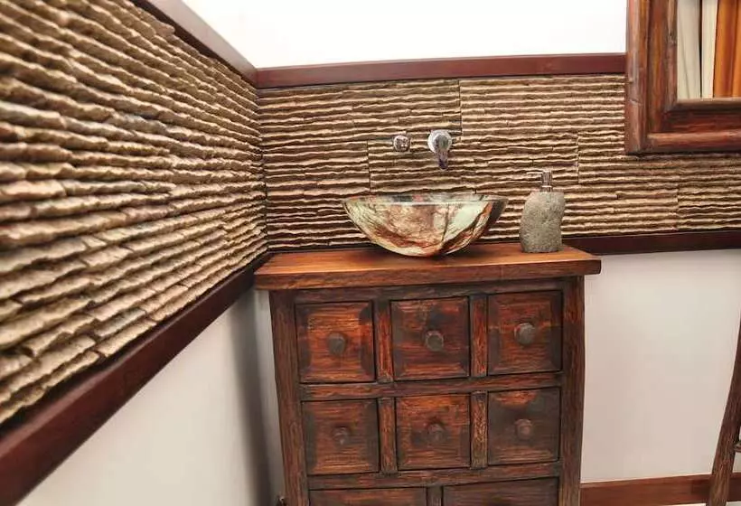 پانسیون The Roxbury