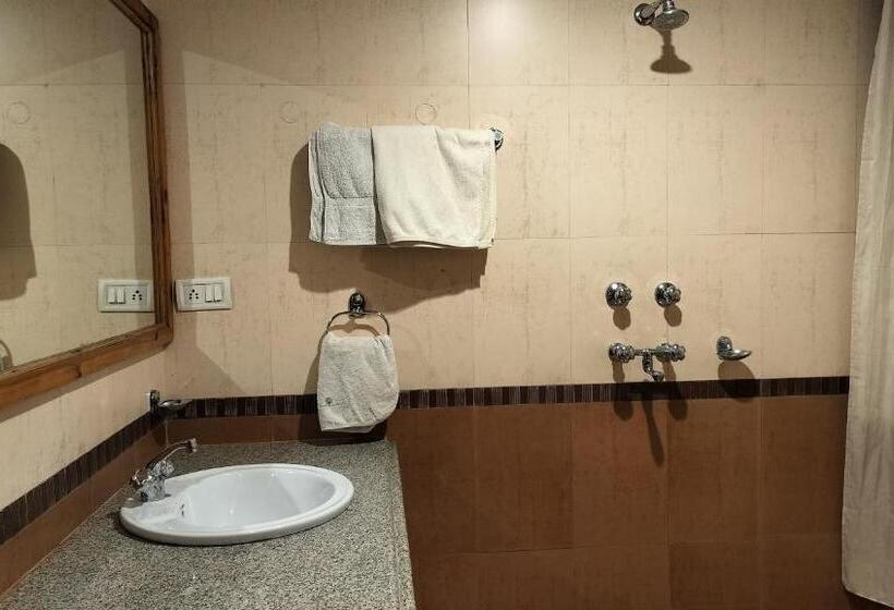 هتل Auspiscious Him View