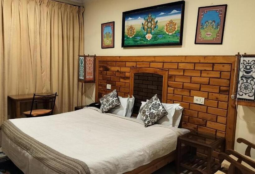 هتل Auspiscious Him View