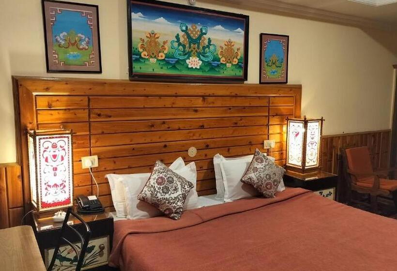 هتل Auspiscious Him View