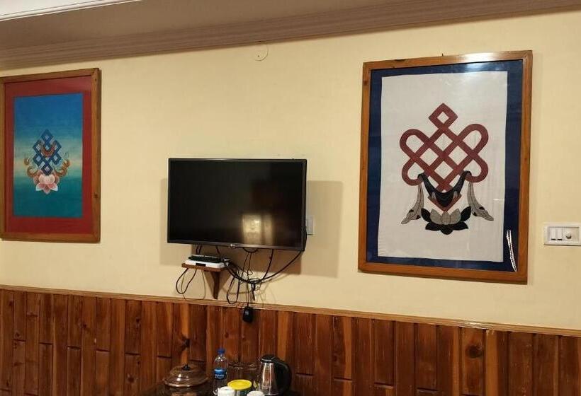 هتل Auspiscious Him View