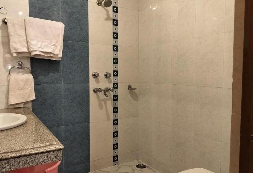 هتل Auspiscious Him View