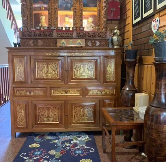 هتل Auspiscious Him View