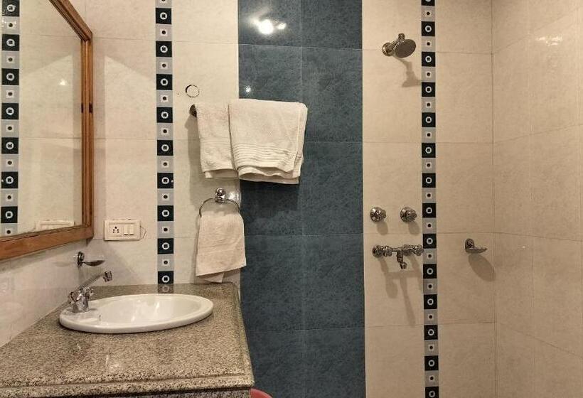 هتل Auspiscious Him View