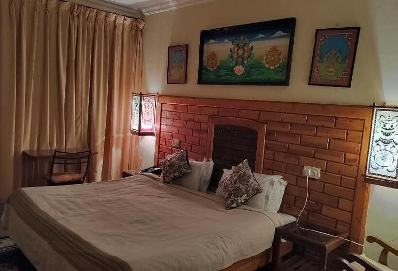 هتل Auspiscious Him View