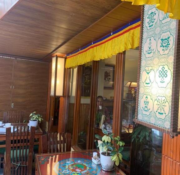 هتل Auspiscious Him View