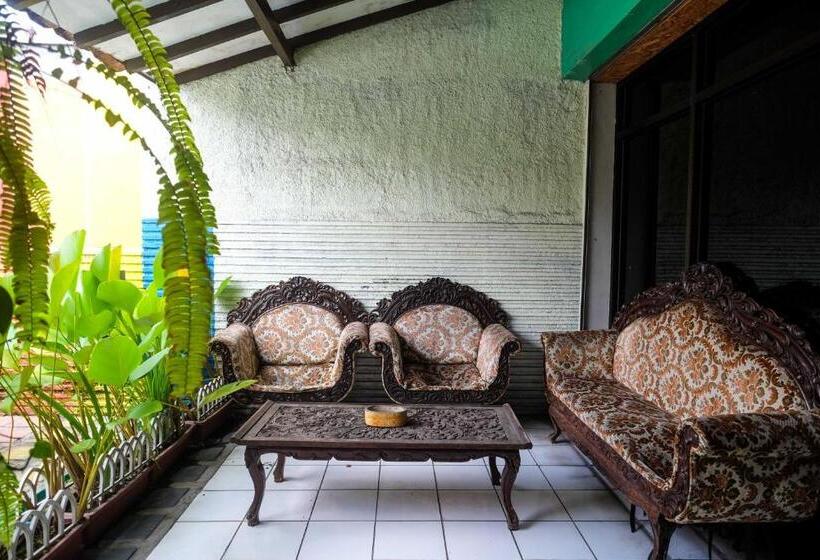 فندق Reddoorz Near Lotte Mart Maguwoharjo Yogyakarta