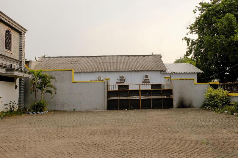 Hotel Dewi Near Gor Merdeka Jombang Mitra Reddoorz