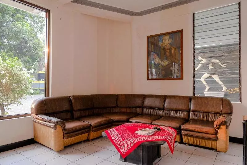 Hotelli Dewi Near Gor Merdeka Jombang Mitra Reddoorz